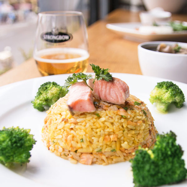 Cơm Chiên Cá Hồi Xé